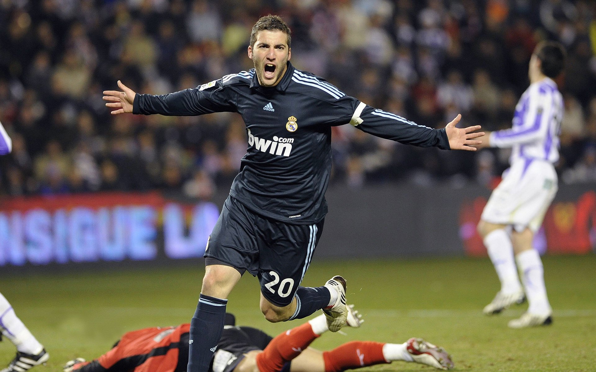 南十字星下的铁壁，戈麦斯一夫当关，新西兰力压突尼斯书写防守艺术